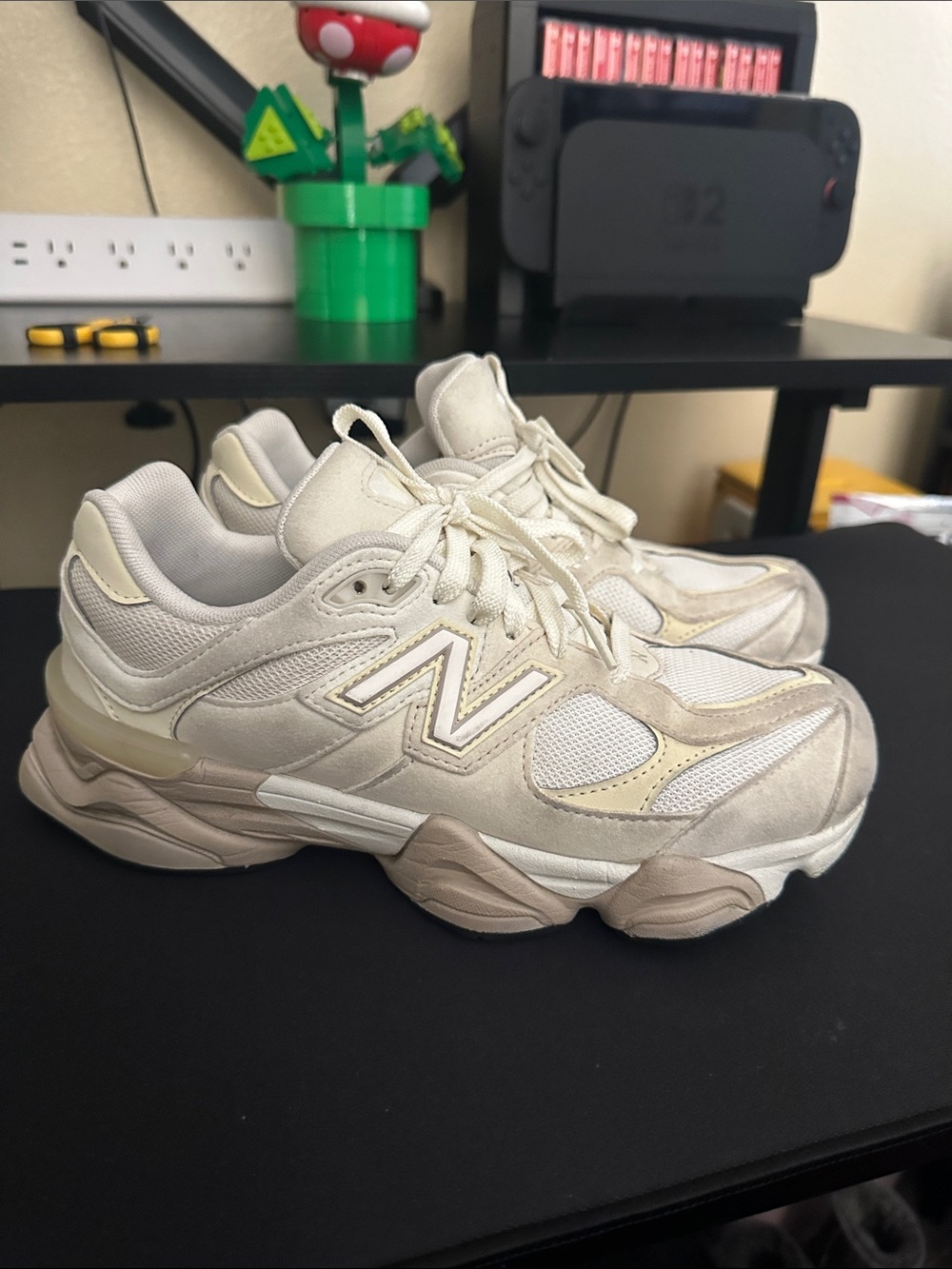 New Balance Women’s Off-White & Cream Chunky Sneaker